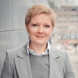 Porträt von Corina Apachiţe